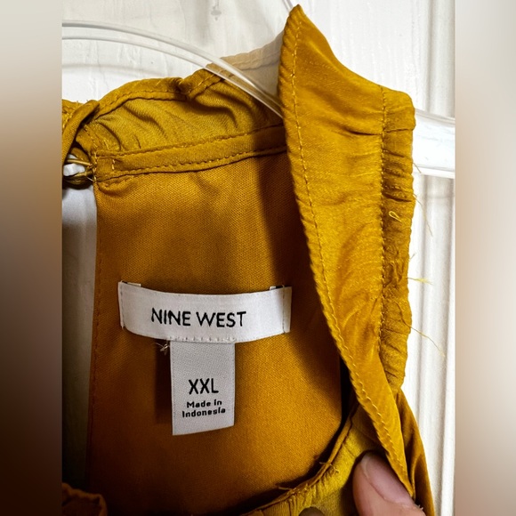 Nine West ruffled collar golden yellow fully lined halter top. XXL - Picture 6 of 10